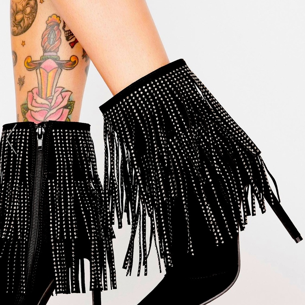 Sexy, fringe black suede boots.